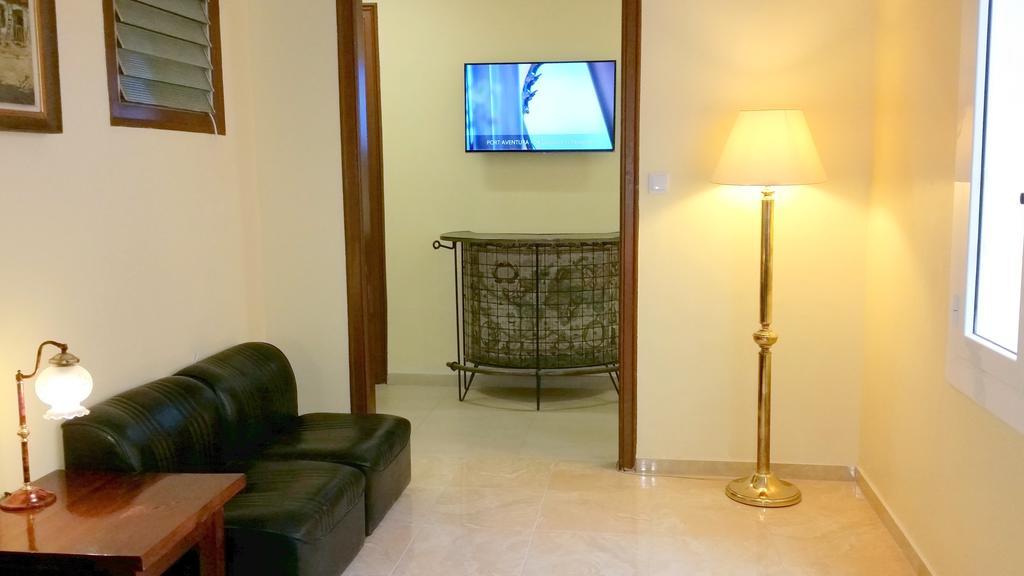 Hostal Capitol Ramblas Барселона Екстериор снимка