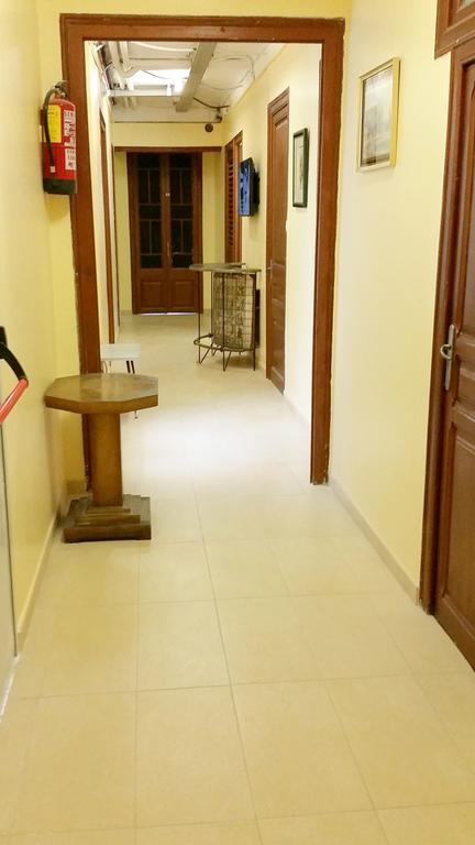 Hostal Capitol Ramblas Барселона Екстериор снимка