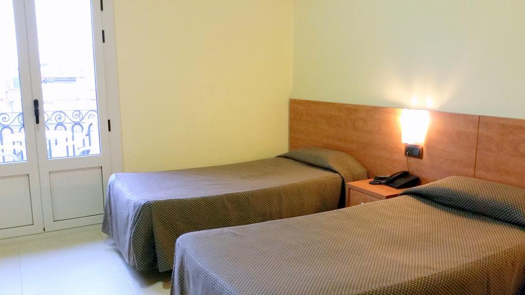 Hostal Capitol Ramblas Барселона Стая снимка
