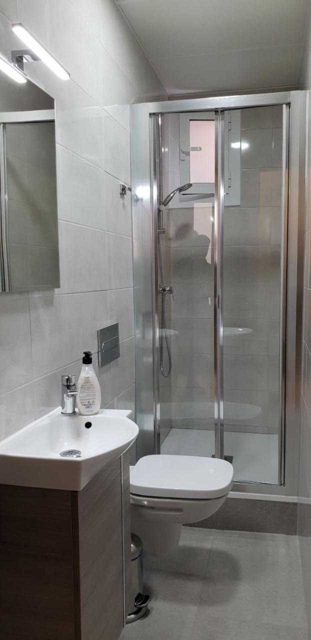 Hostal Capitol Ramblas Барселона Екстериор снимка